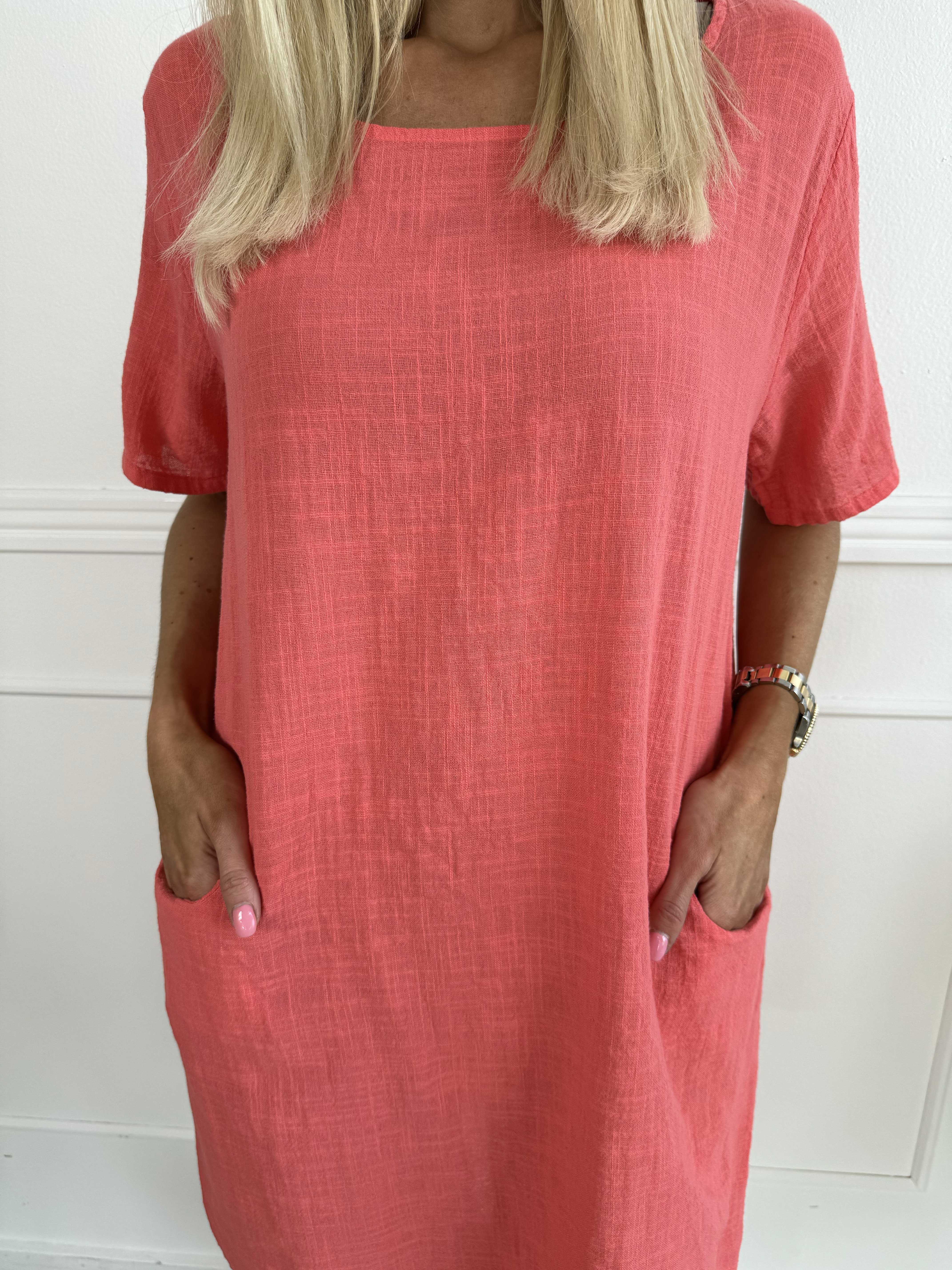 Louise plain - Sød bomuldskjole med lommer